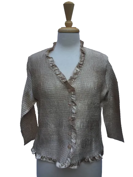 B326M - 3/4 Long-sleeve, button-up crinkle top with upturned collar. Made in France.